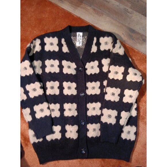 Sadie & Sage  Oversized Chunkyknit Oversized 3D Floral‎ Women's Sweater Cardigan - Picture 1 of 8